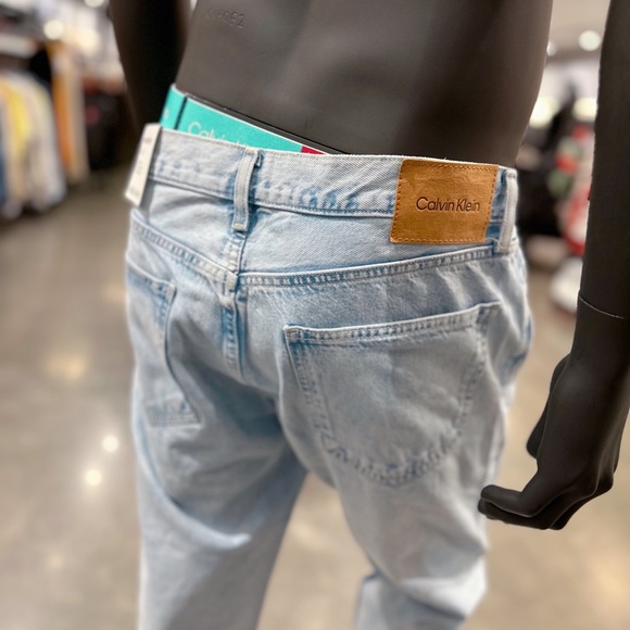 Calvin Klein Men Standard Straight Jeans - Picture 7 of 9